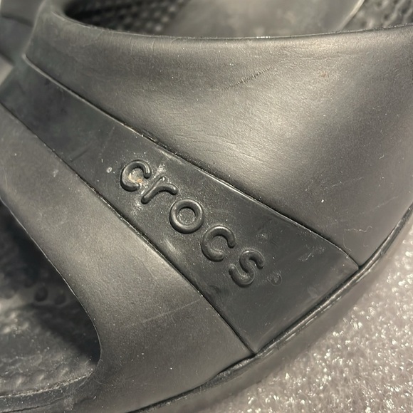 Women's Crocs Black Platform Wedge Slip-On Sandal Size 8 - Picture 2 of 13